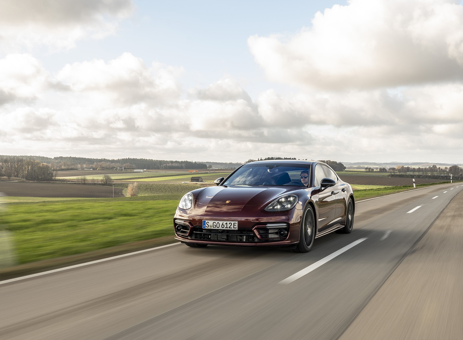 2021 Porsche Panamera 4 E-Hybrid (Color: Cherry Metallic) Front Wallpapers (5)
