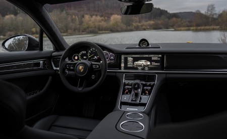 2021 Porsche Panamera 4 E-Hybrid (Color: Cherry Metallic) Interior Wallpapers 450x275 (38)