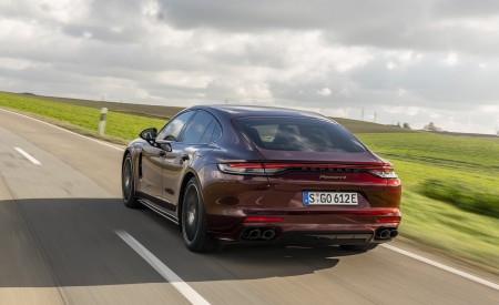 2021 Porsche Panamera 4 E-Hybrid (Color: Cherry Metallic) Rear Three-Quarter Wallpapers 450x275 (2)