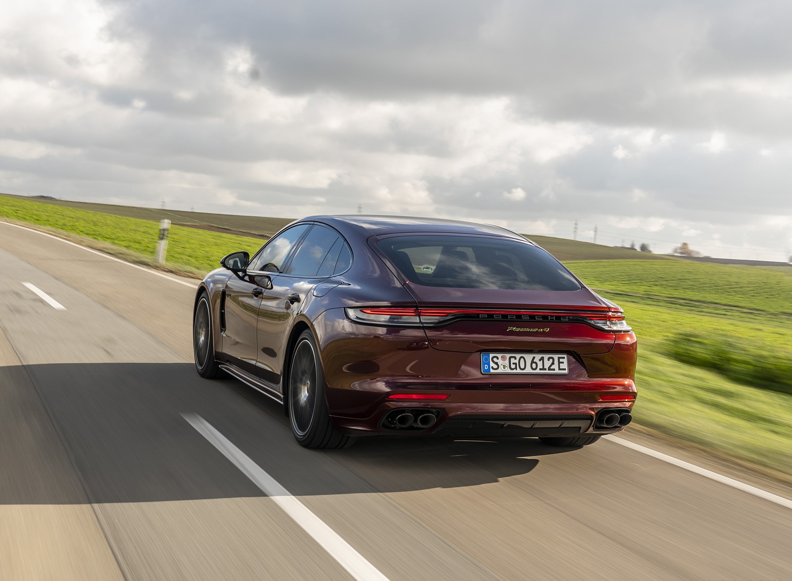 2021 Porsche Panamera 4 E-Hybrid (Color: Cherry Metallic) Rear Three-Quarter Wallpapers (2)
