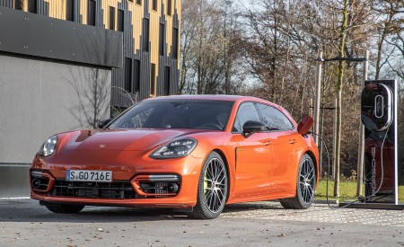 2021 Porsche Panamera 4 E-Hybrid Sport Turismo (Color: Papaya Metallic) Charging Wallpapers 450x275 (28)