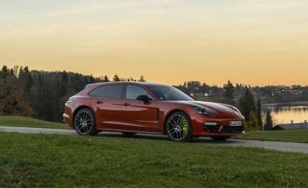2021 Porsche Panamera 4 E-Hybrid Sport Turismo (Color: Papaya Metallic) Front Three-Quarter Wallpapers 450x275 (20)