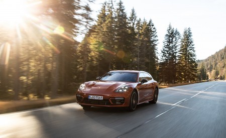 2021 Porsche Panamera 4 E-Hybrid Sport Turismo (Color: Papaya Metallic) Front Three-Quarter Wallpapers 450x275 (4)