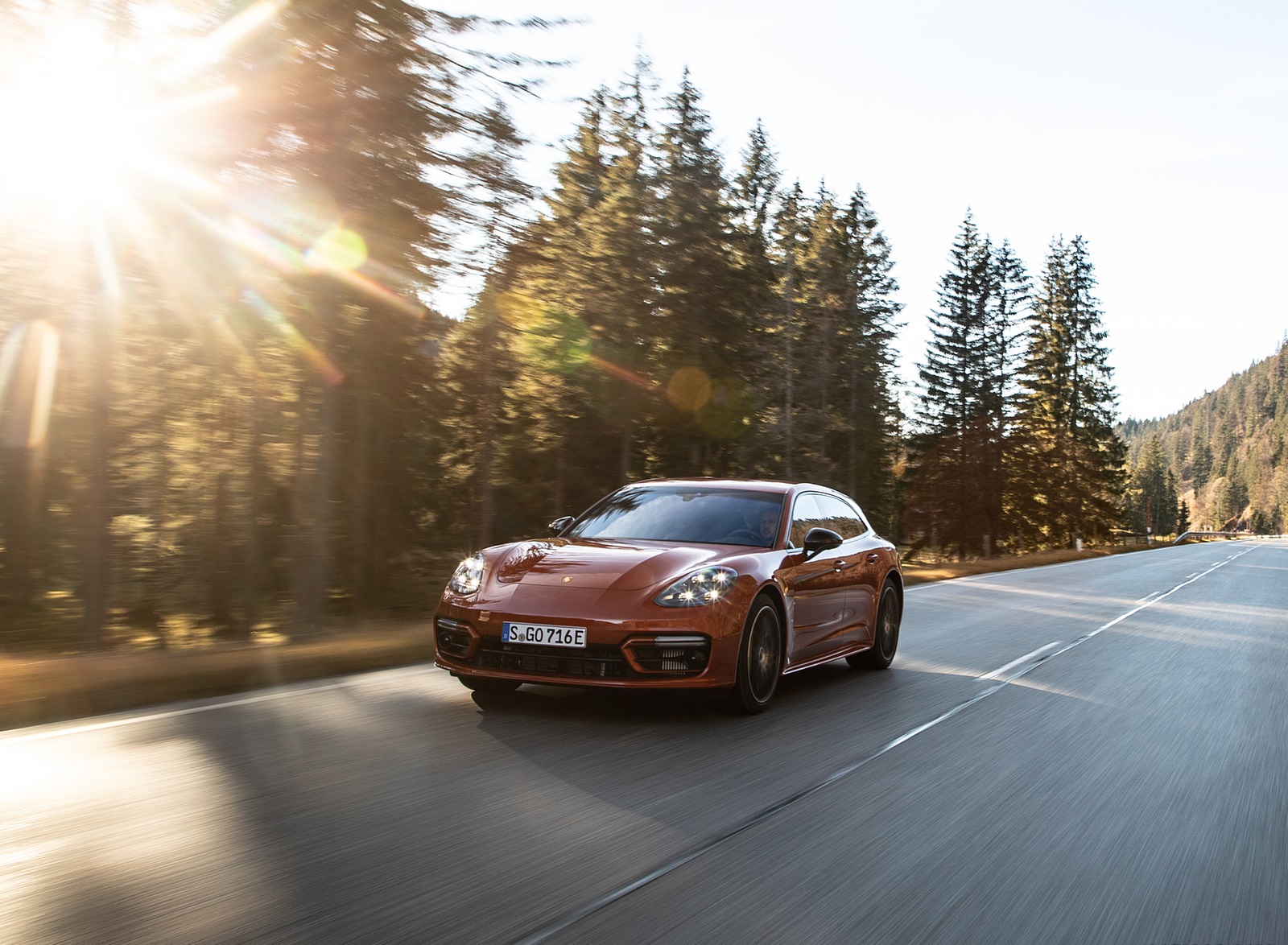 2021 Porsche Panamera 4 E-Hybrid Sport Turismo (Color: Papaya Metallic) Front Three-Quarter Wallpapers (4)