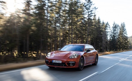 2021 Porsche Panamera 4 E-Hybrid Sport Turismo (Color: Papaya Metallic) Front Three-Quarter Wallpapers  450x275 (5)