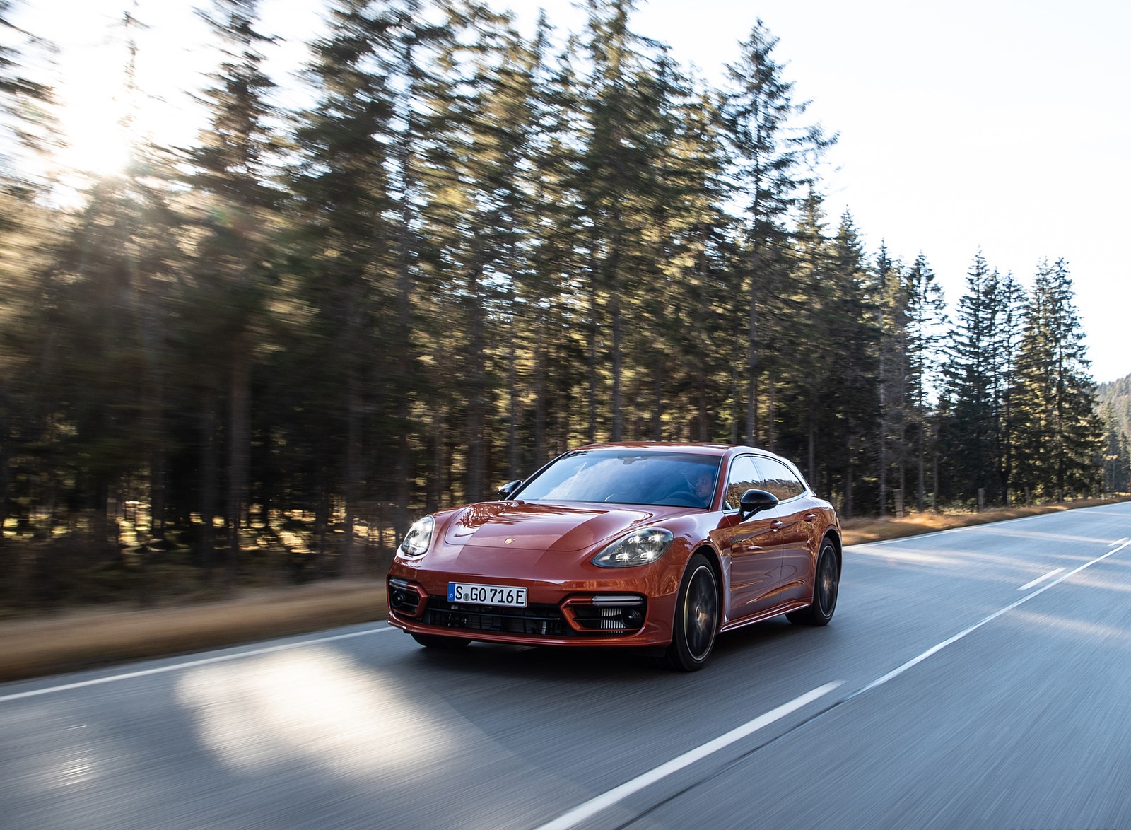 2021 Porsche Panamera 4 E-Hybrid Sport Turismo (Color: Papaya Metallic) Front Three-Quarter Wallpapers  (5)