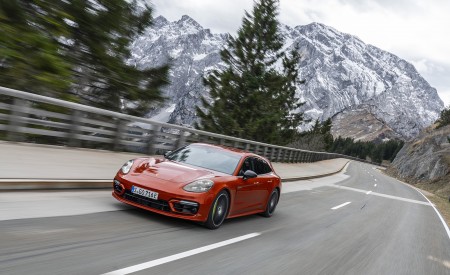 2021 Porsche Panamera 4 E-Hybrid Sport Turismo (Color: Papaya Metallic) Front Three-Quarter Wallpapers 450x275 (10)