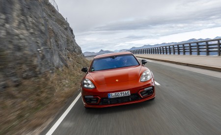 2021 Porsche Panamera 4 E-Hybrid Sport Turismo (Color: Papaya Metallic) Front Wallpapers 450x275 (2)