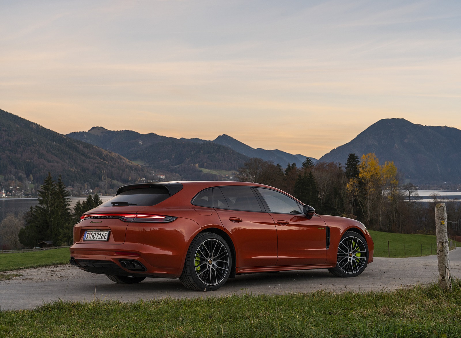 2021 Porsche Panamera 4 E-Hybrid Sport Turismo (Color: Papaya Metallic) Rear Three-Quarter Wallpapers #22 of 49