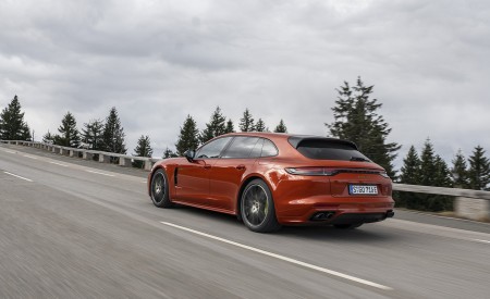 2021 Porsche Panamera 4 E-Hybrid Sport Turismo (Color: Papaya Metallic) Rear Three-Quarter Wallpapers  450x275 (13)