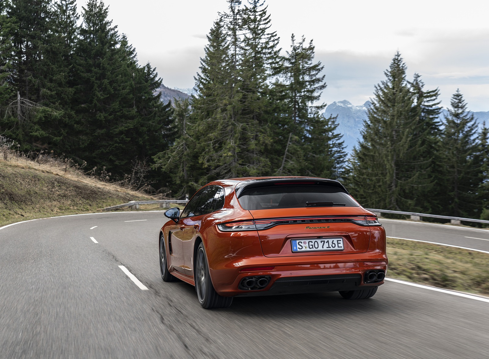 2021 Porsche Panamera 4 E-Hybrid Sport Turismo (Color: Papaya Metallic) Rear Wallpapers (7)