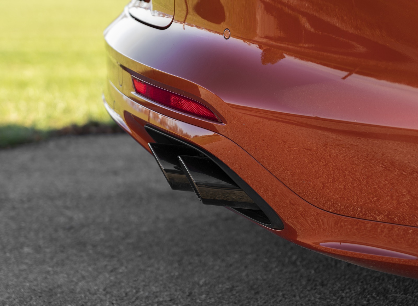 2021 Porsche Panamera 4 E-Hybrid Sport Turismo (Color: Papaya Metallic) Tailpipe Wallpapers #30 of 49