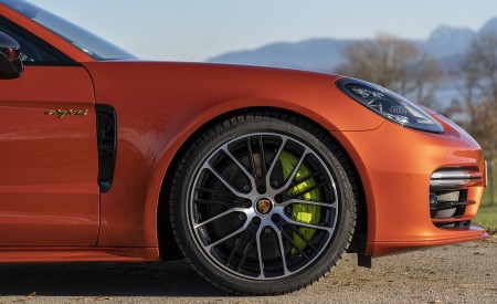 2021 Porsche Panamera 4 E-Hybrid Sport Turismo (Color: Papaya Metallic) Wheel Wallpapers 450x275 (29)