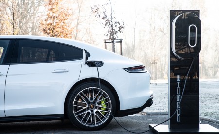 2021 Porsche Panamera Turbo S E-Hybrid (Color: Carrara White Metallic) Charging Wallpapers 450x275 (42)