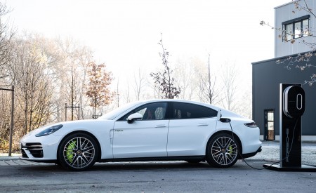 2021 Porsche Panamera Turbo S E-Hybrid (Color: Carrara White Metallic) Charging Wallpapers 450x275 (41)