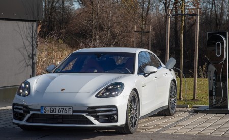 2021 Porsche Panamera Turbo S E-Hybrid (Color: Carrara White Metallic) Charging Wallpapers  450x275 (39)