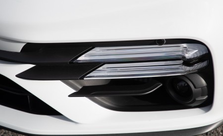 2021 Porsche Panamera Turbo S E-Hybrid (Color: Carrara White Metallic) Detail Wallpapers 450x275 (45)