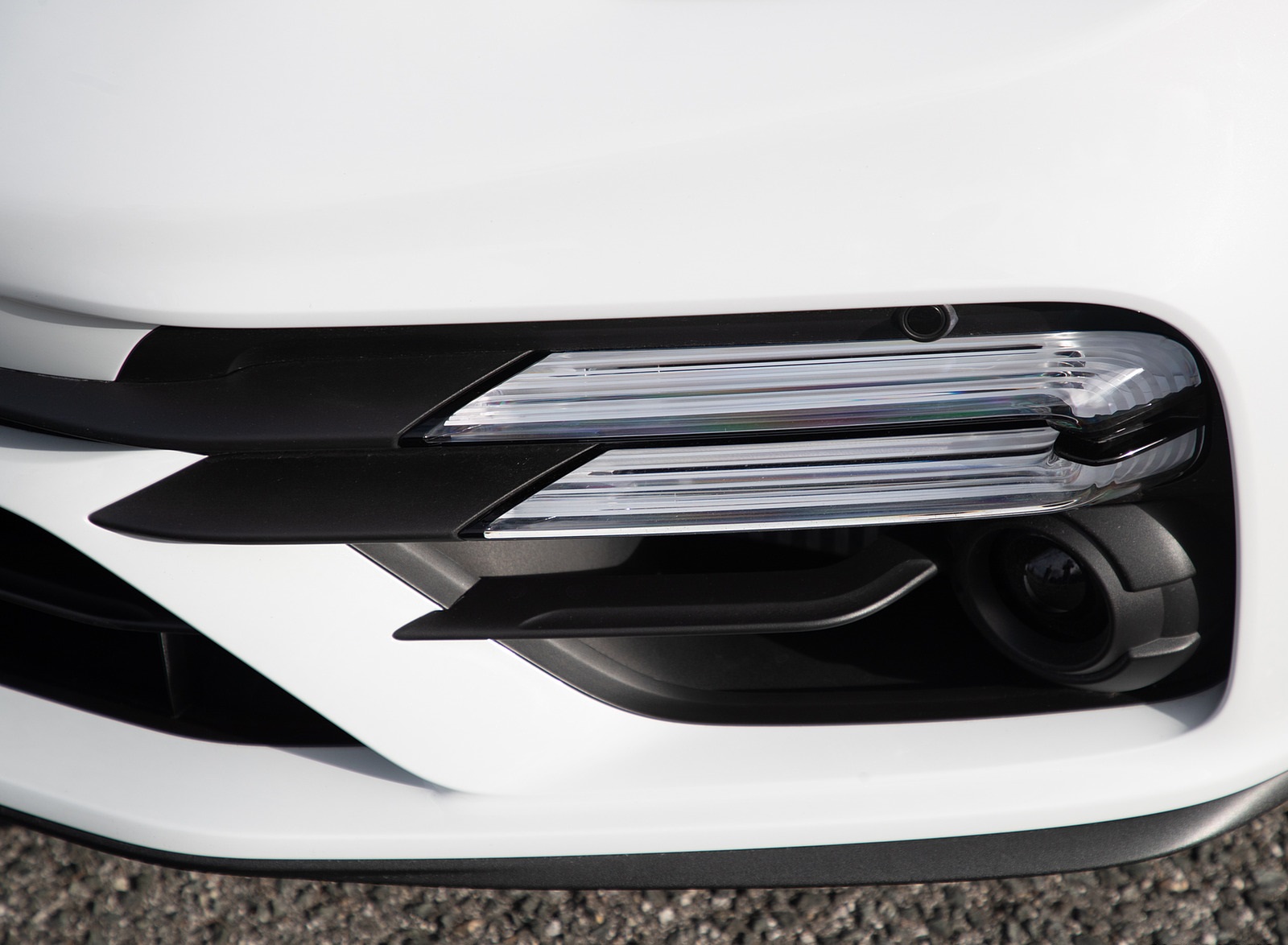 2021 Porsche Panamera Turbo S E-Hybrid (Color: Carrara White Metallic) Detail Wallpapers #45 of 60
