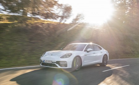 2021 Porsche Panamera Turbo S E-Hybrid (Color: Carrara White Metallic) Front Three-Quarter Wallpapers 450x275 (16)
