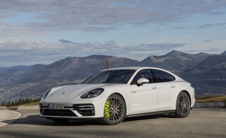 2021 Porsche Panamera Turbo S E-Hybrid (Color: Carrara White Metallic) Front Three-Quarter Wallpapers  450x275 (27)