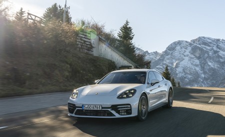 2021 Porsche Panamera Turbo S E-Hybrid (Color: Carrara White Metallic) Front Three-Quarter Wallpapers 450x275 (3)
