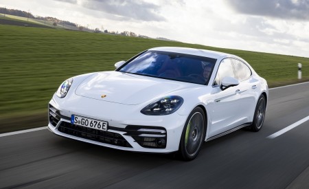 2021 Porsche Panamera Turbo S E-Hybrid (Color: Carrara White Metallic) Front Three-Quarter Wallpapers 450x275 (18)