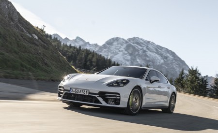 2021 Porsche Panamera Turbo S E-Hybrid (Color: Carrara White Metallic) Front Wallpapers 450x275 (6)