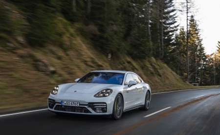 2021 Porsche Panamera Turbo S E-Hybrid (Color: Carrara White Metallic) Front Wallpapers  450x275 (21)
