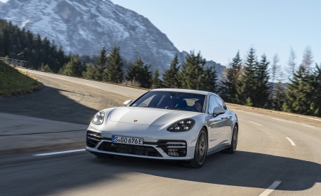 2021 Porsche Panamera Turbo S E-Hybrid (Color: Carrara White Metallic) Front Wallpapers 450x275 (8)
