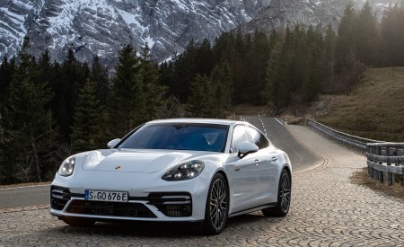 2021 Porsche Panamera Turbo S E-Hybrid (Color: Carrara White Metallic) Front Wallpapers 450x275 (36)