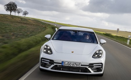 2021 Porsche Panamera Turbo S E-Hybrid (Color: Carrara White Metallic) Front Wallpapers  450x275 (24)