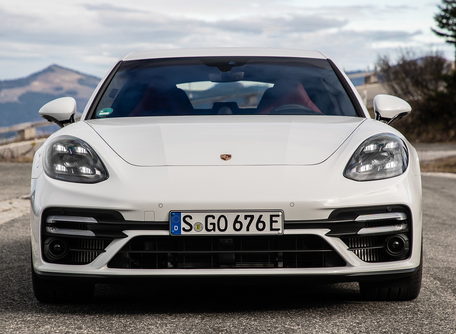 2021 Porsche Panamera Turbo S E-Hybrid (Color: Carrara White Metallic) Front Wallpapers #28 of 60