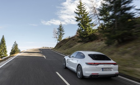 2021 Porsche Panamera Turbo S E-Hybrid (Color: Carrara White Metallic) Rear Three-Quarter Wallpapers 450x275 (9)