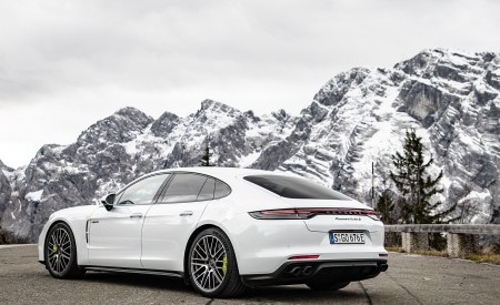 2021 Porsche Panamera Turbo S E-Hybrid (Color: Carrara White Metallic) Rear Three-Quarter Wallpapers 450x275 (34)