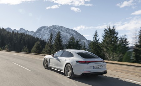 2021 Porsche Panamera Turbo S E-Hybrid (Color: Carrara White Metallic) Rear Three-Quarter Wallpapers 450x275 (12)