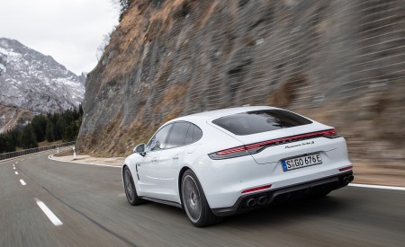 2021 Porsche Panamera Turbo S E-Hybrid (Color: Carrara White Metallic) Rear Three-Quarter Wallpapers 450x275 (25)