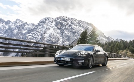 2021 Porsche Panamera Turbo S E-Hybrid Executive (Color: Volcano Grey Metallic) Front Three-Quarter Wallpapers 450x275 (10)