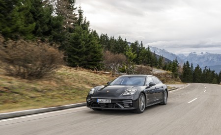 2021 Porsche Panamera Turbo S E-Hybrid Executive (Color: Volcano Grey Metallic) Front Three-Quarter Wallpapers  450x275 (12)