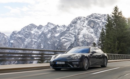 2021 Porsche Panamera Turbo S E-Hybrid Executive (Color: Volcano Grey Metallic) Front Three-Quarter Wallpapers  450x275 (8)