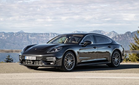 2021 Porsche Panamera Turbo S E-Hybrid Executive (Color: Volcano Grey Metallic) Front Three-Quarter Wallpapers 450x275 (14)