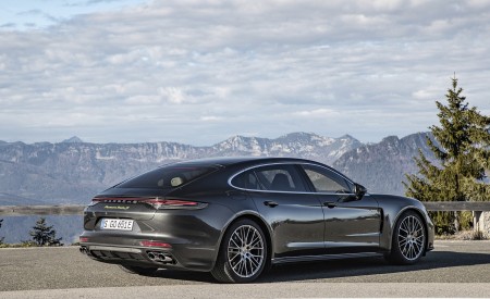 2021 Porsche Panamera Turbo S E-Hybrid Executive (Color: Volcano Grey Metallic) Rear Three-Quarter Wallpapers 450x275 (15)