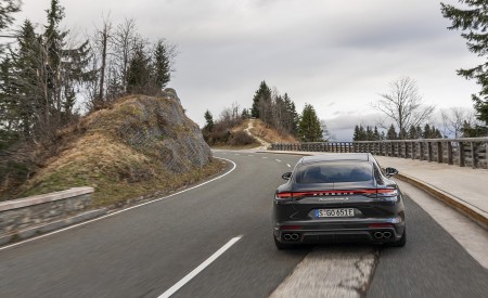 2021 Porsche Panamera Turbo S E-Hybrid Executive (Color: Volcano Grey Metallic) Rear Wallpapers 450x275 (6)
