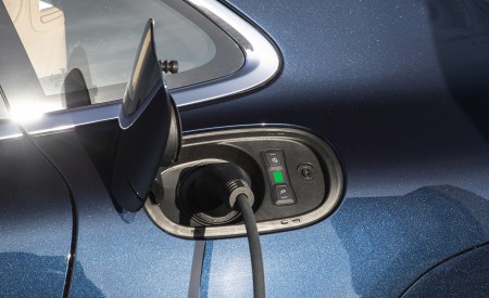 2021 Porsche Panamera Turbo S E-Hybrid Sport Turismo (Color: Night Blue Metallic) Charging Wallpapers 450x275 (30)