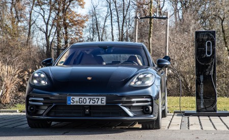 2021 Porsche Panamera Turbo S E-Hybrid Sport Turismo (Color: Night Blue Metallic) Charging Wallpapers 450x275 (24)