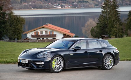 2021 Porsche Panamera Turbo S E-Hybrid Sport Turismo (Color: Night Blue Metallic) Front Three-Quarter Wallpapers 450x275 (22)