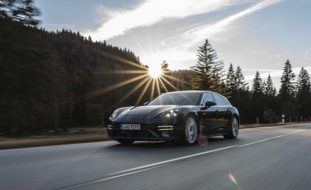 2021 Porsche Panamera Turbo S E-Hybrid Sport Turismo (Color: Night Blue Metallic) Front Three-Quarter Wallpapers 450x275 (15)