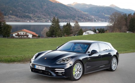 2021 Porsche Panamera Turbo S E-Hybrid Sport Turismo (Color: Night Blue Metallic) Front Three-Quarter Wallpapers 450x275 (25)