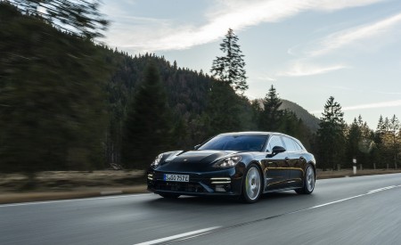 2021 Porsche Panamera Turbo S E-Hybrid Sport Turismo (Color: Night Blue Metallic) Front Three-Quarter Wallpapers 450x275 (8)