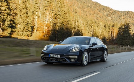 2021 Porsche Panamera Turbo S E-Hybrid Sport Turismo (Color: Night Blue Metallic) Front Wallpapers 450x275 (19)