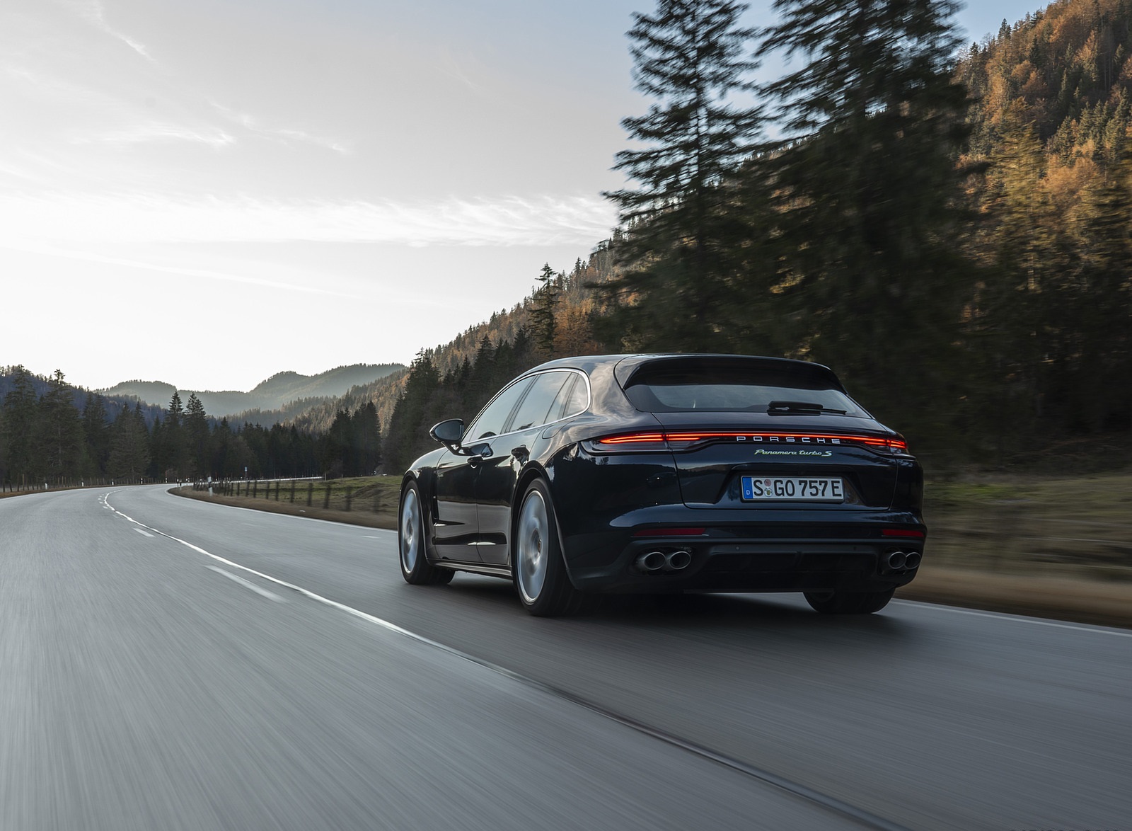 2021 Porsche Panamera Turbo S E-Hybrid Sport Turismo (Color: Night Blue Metallic) Rear Three-Quarter Wallpapers (9)